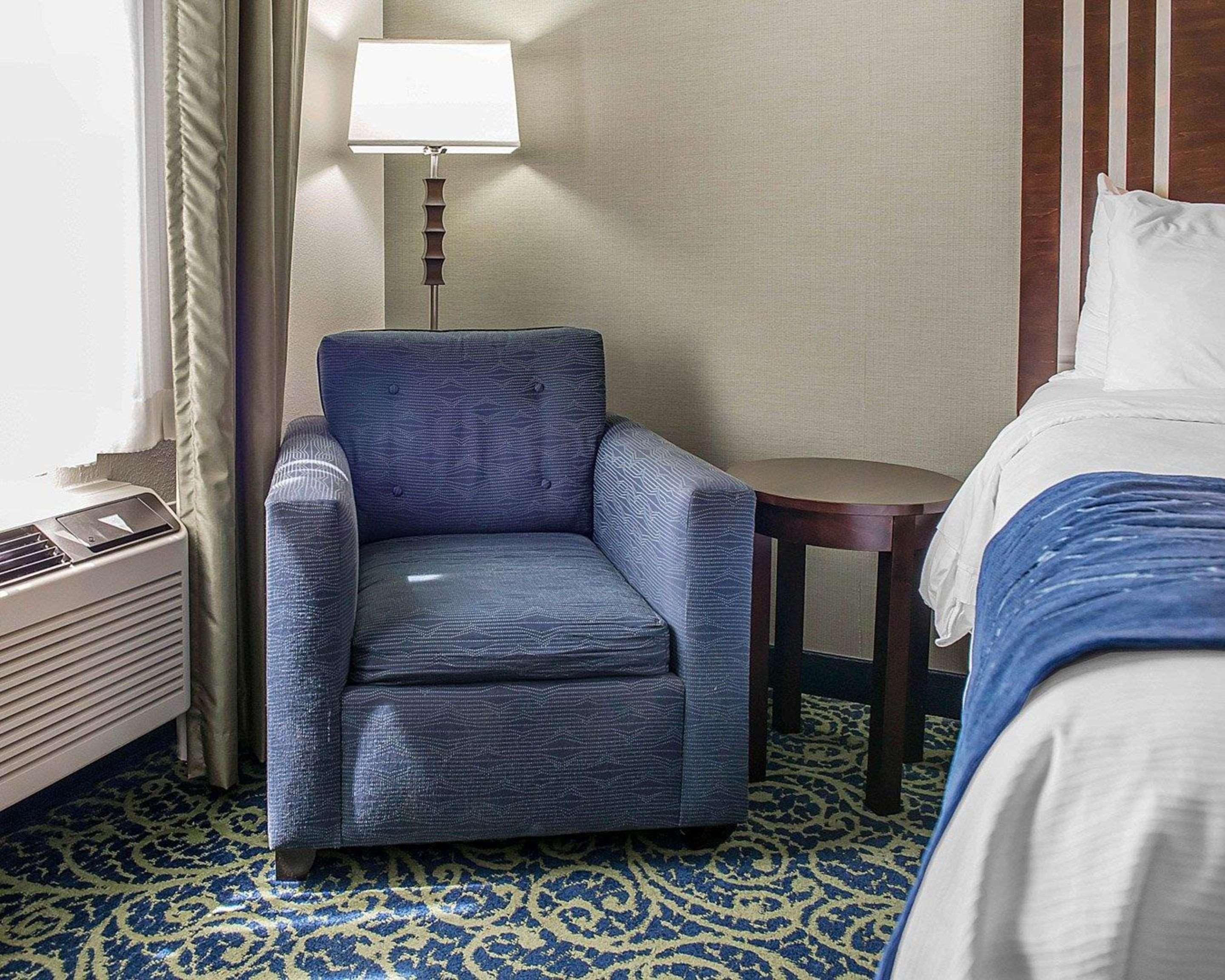 Comfort Inn & Suites Butler Extérieur photo