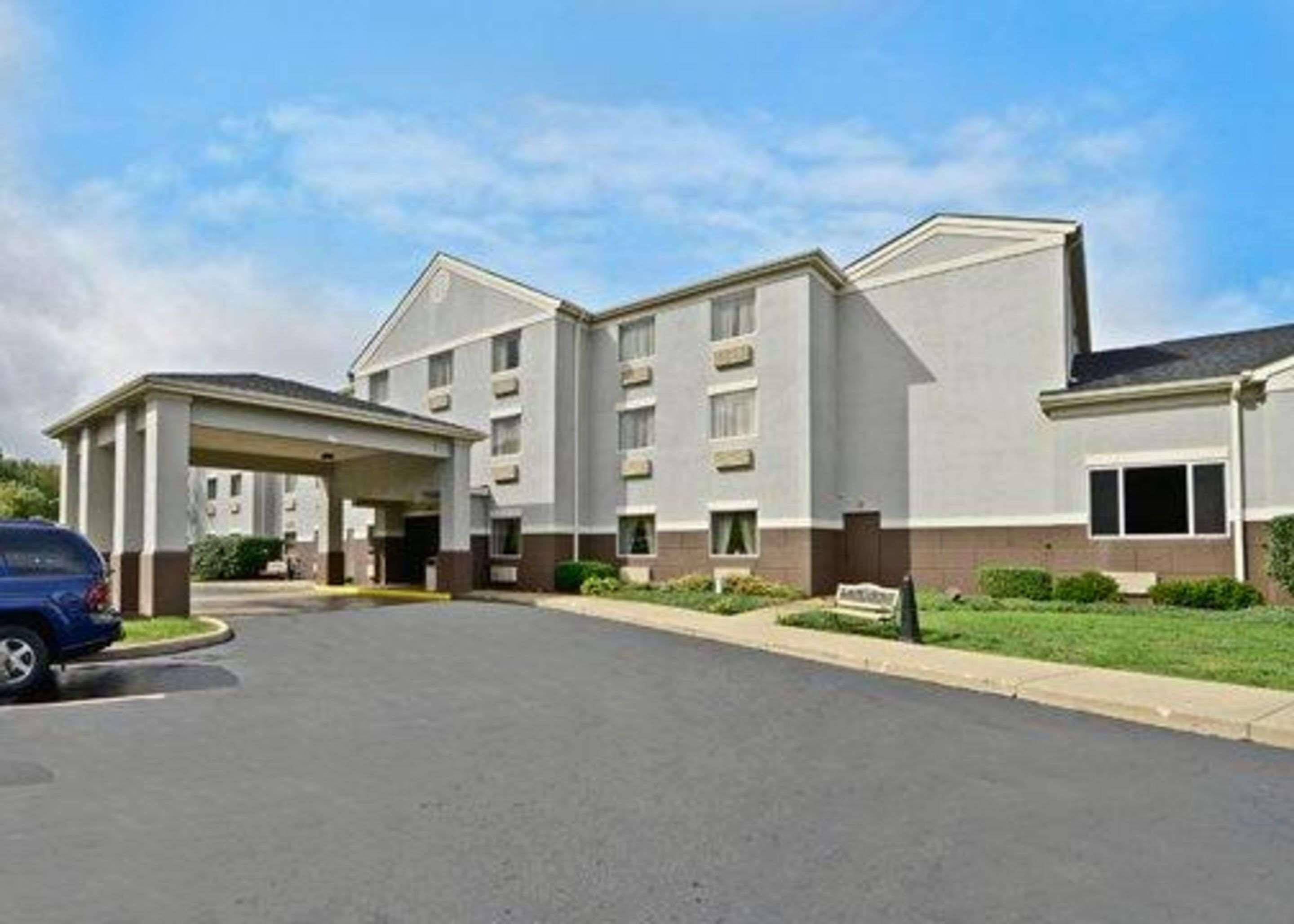 Comfort Inn & Suites Butler Extérieur photo