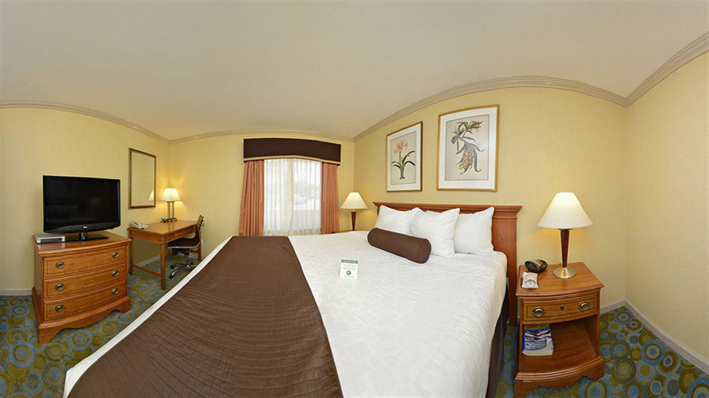 Comfort Inn & Suites Butler Extérieur photo